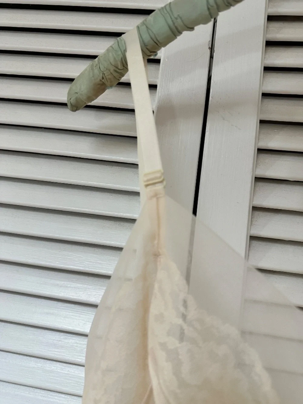 Vintage Full Slip Nylon Lace Beige Beautiful Smooth Comfortable - Picture 12 of 13